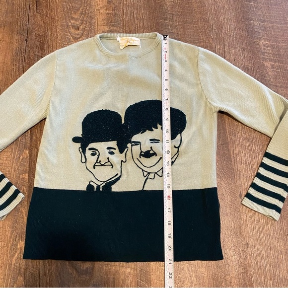 Vintage 70s Laurel and Hardy Graphic Sweater - Picture 5 of 9